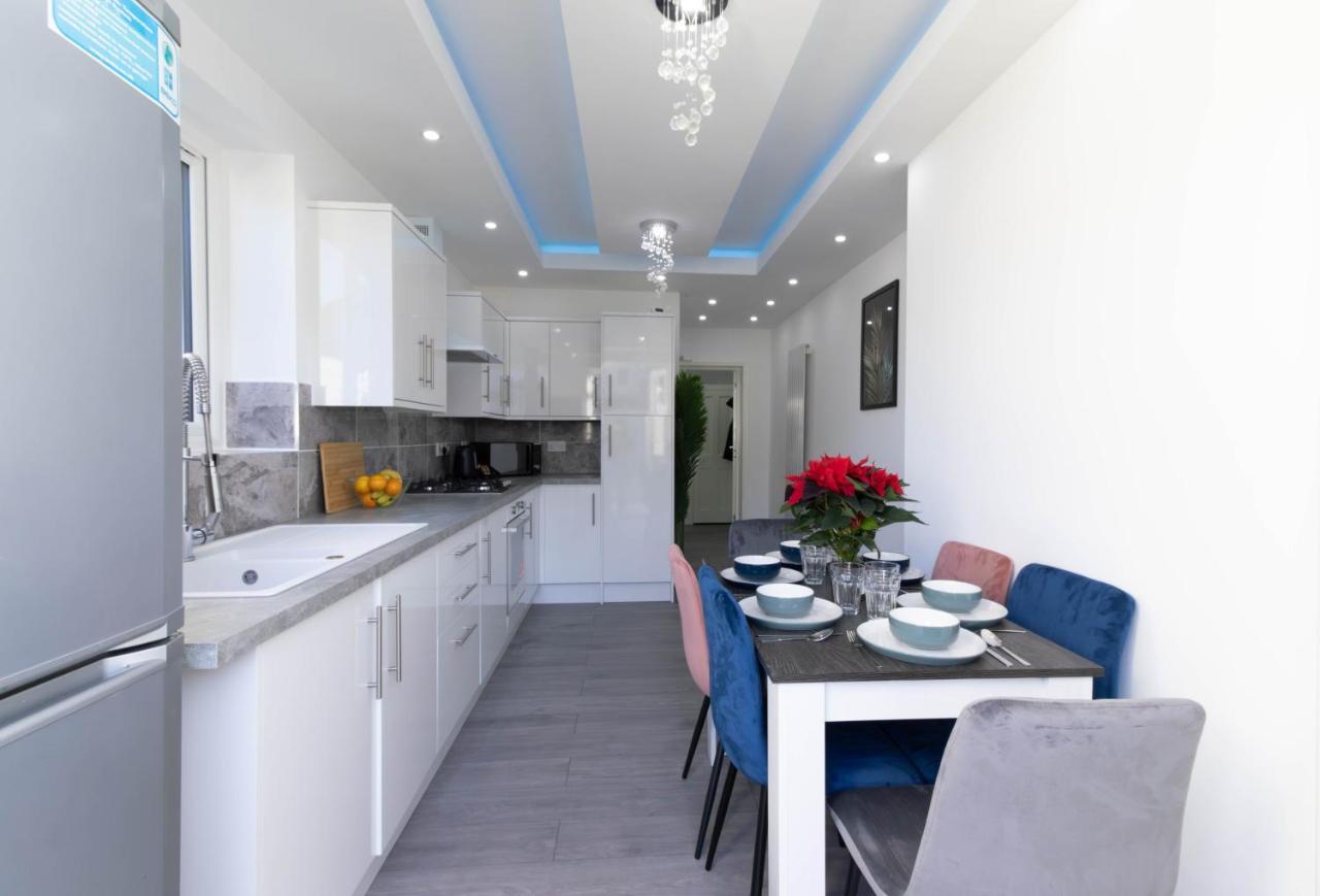 Open Mind Property - 6 Luxury Bedrooms With Free Parking Portsmouth Esterno foto